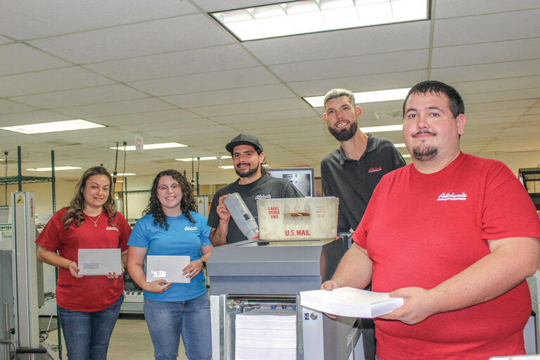 El Doña Ana County Treasurer, o tesorero del condado contrata grupo sin fines de lucro para imprimir facturas de impuestos