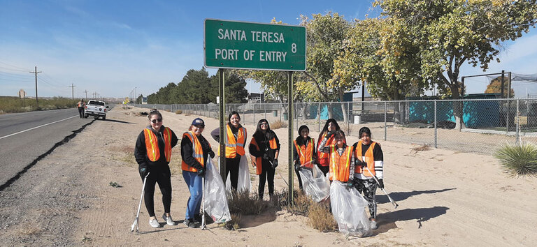 Limpieza en Santa Teresa retira 500 libras de basura