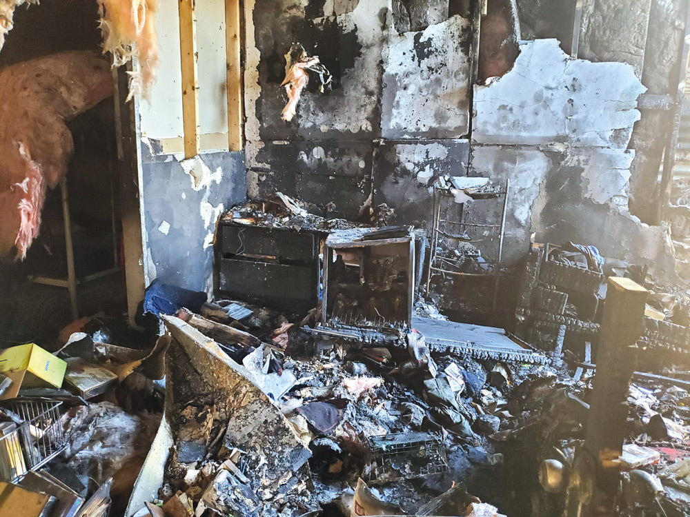 Pánico en Sunland Park Tres familias en la calle tras feroz incendio  “Fue un milagro habernos salvado”, dijeron