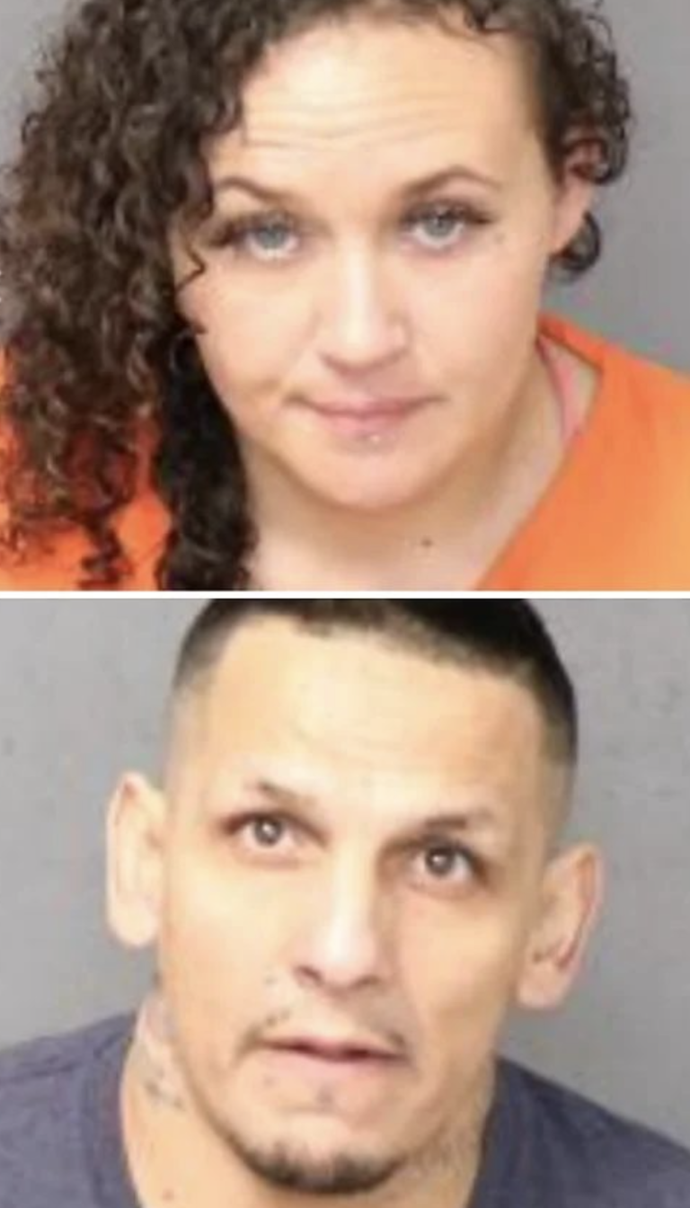 ALBUQUERQUE:           Dos con cargos de asesinato y asalto con arma.