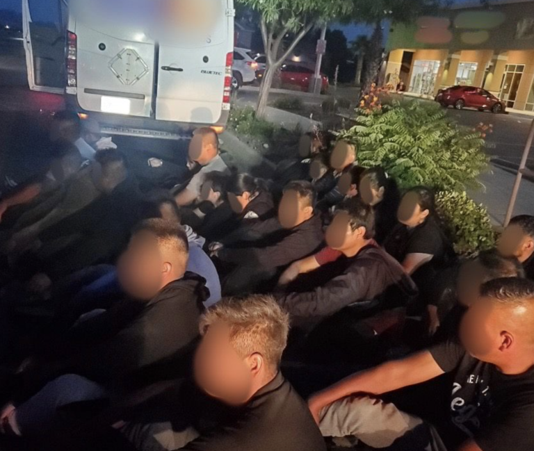 Falso Fedex llevaba indocumentados