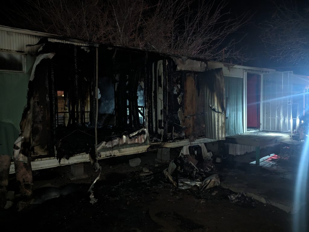 Incendio daña casa móvil en Las Cruces
