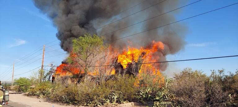 Las Cruces: Incendio daña casa en Tellbrook Road