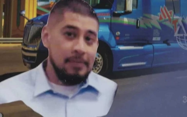Alce en ruta causa accidente: Dos muertos Alce en ruta causa accidente: Dos muertos