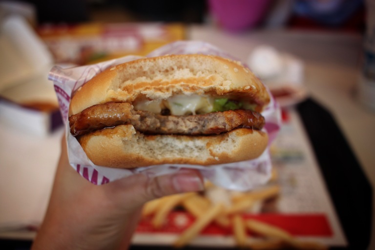 Brote de E. coli en McDonald’s enferma a 75 personas en 13 estados
