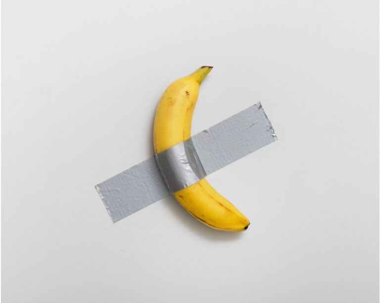 ¡INSÓLITO! Un plátano se ven de como obra de arte por 6,2 millones de dólares 