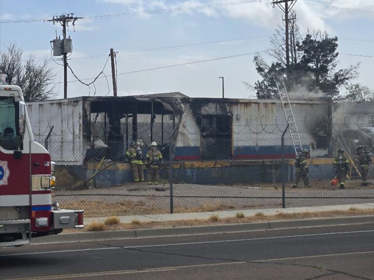 Incendio daña edificio 