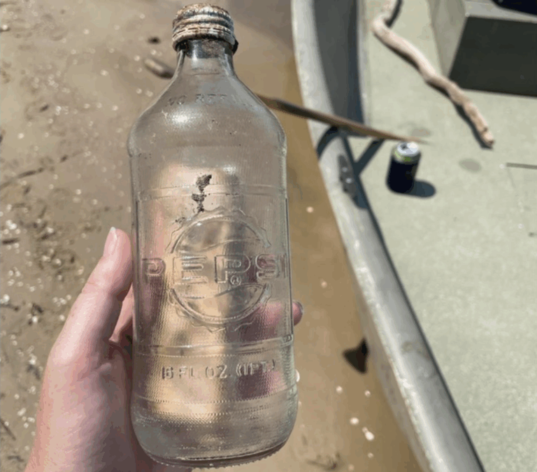 ¡INSÓLITO! ¡Encuentran mensaje de hace 50 años en botella flotando! 