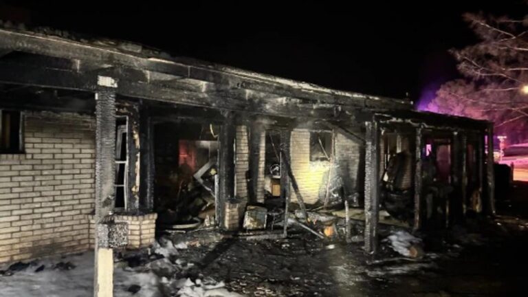 LAS CRUCES: Incendio manda a dos al hospital 