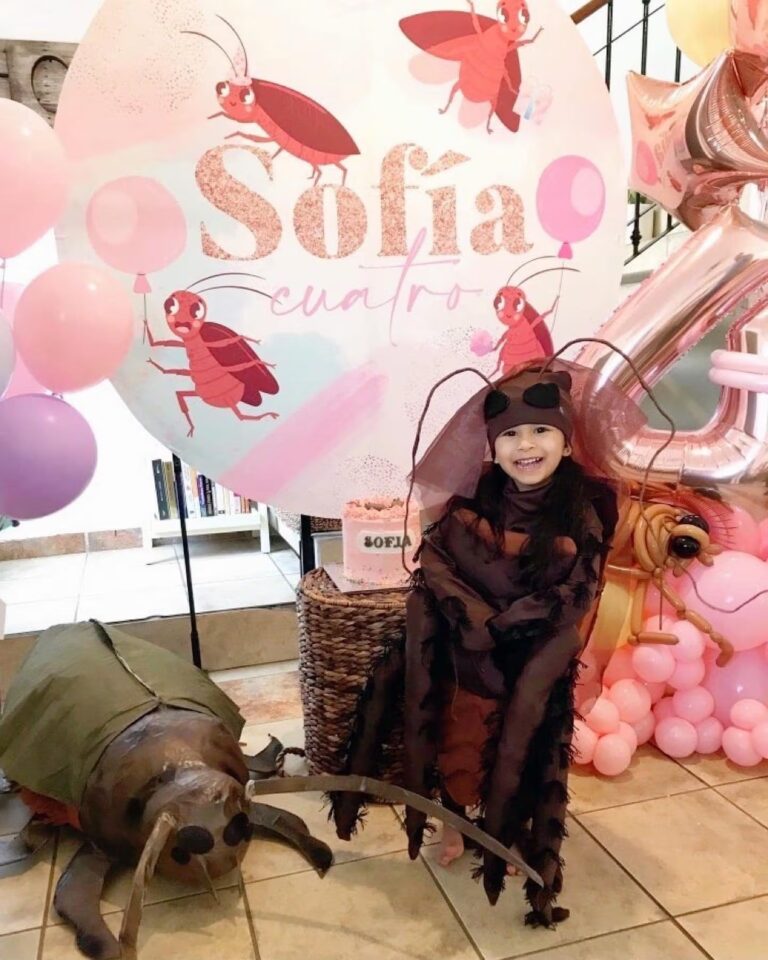 !INSÓLITO! Cucarachas con láser y cumpleaños 