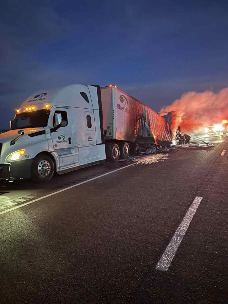Se Incendia tráiler cerca de Vado 